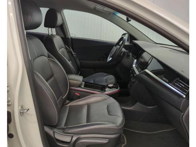 KIA e-Niro ExecutiveLine 64 kWh / Trekhaak / Leder / Xenon / Navigatie / Pdc+Camera /