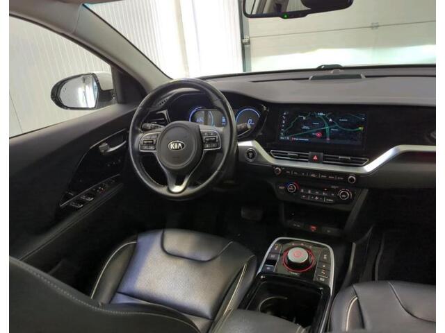 KIA e-Niro ExecutiveLine 64 kWh / Trekhaak / Leder / Xenon / Navigatie / Pdc+Camera /