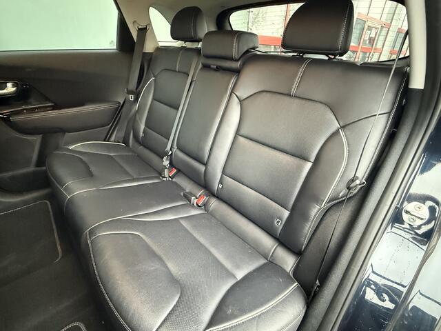 KIA e-Niro BWJ 2020 ExecutiveLine 64 kWh 204 PK AUTOMAAT VOL| LEDER | MEMORY STOEL | STOEL + STUUR VERW. STOEL VENT. | LED | DAB+ | NAVI | CLIMA | CARPLAY & ANDROID | LMV | PDC