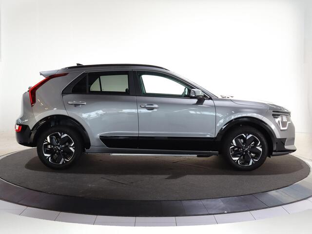 KIA e-Niro EV Light Advanced 64.8 kWh | Stoelverwarming | Privacy glass | Stuurwielverwarming | Achteruitrijcamera | 17" LM velgen | Adaptieve cruise control | Navigatie |