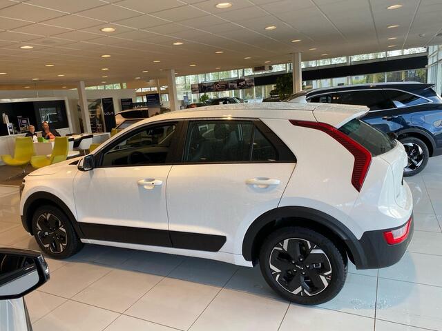 KIA e-Niro EV Light 64.8 kWh | Achteruitrijcamera | 17" LM velgen | Adaptieve cruise control | Navigatie |