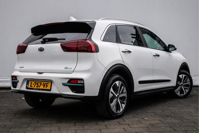 KIA e-Niro DynamicPlusLine 64 kWh 3-Fase/ Schuifdak/ Stuur + stoelverwarming/ Camera/ Adapt. cruise/ Carplay/ DabNavigatie