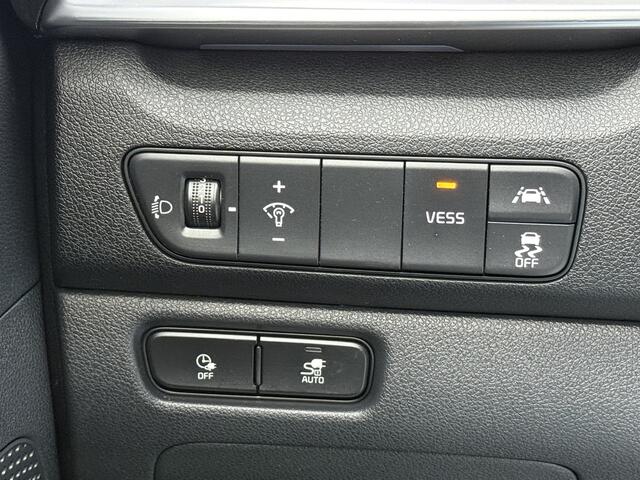 KIA e-Niro BWJ 2020 DynamicLine 204 PK 64 kWh FULL LED | ADAPTIVE CRUISE | HALF LEDER | DAB | STOELVERW. | STUURVERW. | CAMERA | CARPLAY + ANDROID | LMV | PDC