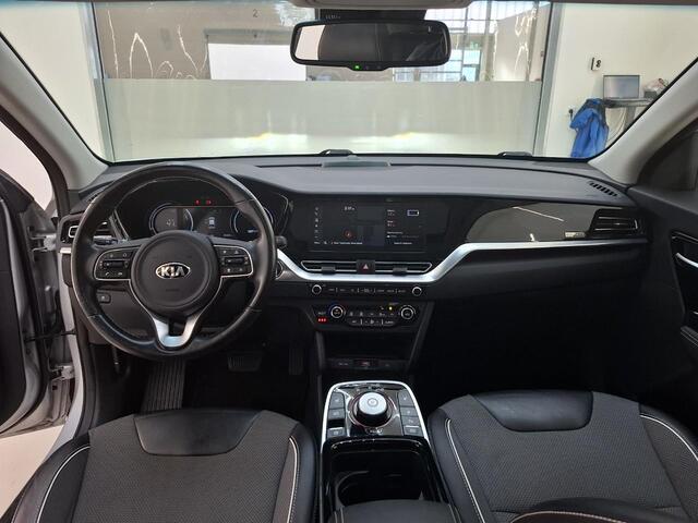 KIA e-Niro DynamicPlusLine 64 kWh 3-Fase | Panoramadak | SOH 100% | Cruise control ad. | Apple Carplay/Android | Led | Climate