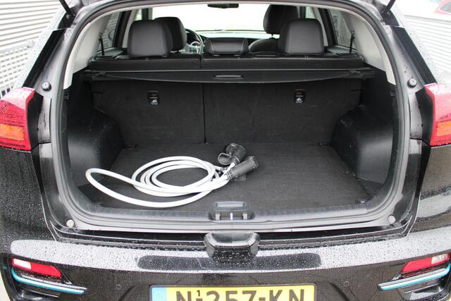 KIA e-Niro DynamicPlusLine 64 kWh Navigatie / Stuur+Stoel Verw / Schuifdak / All-season banden