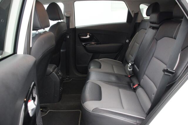 KIA e-Niro DynamicPlusLine 3 Fase 64 kWh - Carplay, Half Leer, Camera, Stuur/Stoelverw. JBL