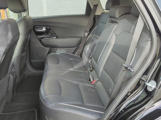 KIA e-Niro ExecutiveLine 64kWh SOH 100% Leer Warmtepomp Adaptive-Cruise Elek.Stoel+Memory JBL®-Audio Camera Apple Carplay Android Pdc Navi Ecc Stoelverwarming+Koeling Stuurverwarming Lmv Privacy Glas DAB Vess Lane Assist Blind Spot 1e Eigenaar Origineel Nederlandse