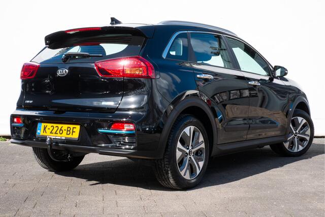 KIA e-Niro DynamicLine 64 kWh Trekhaak/ 3-Fase/ Stoel-stuurverwarming/ Camera/ Dab/ Adapt. cruise/ Ambient verlichting