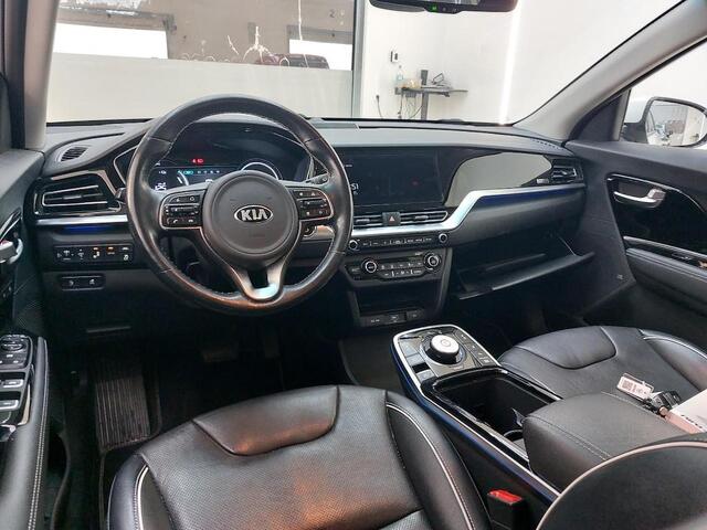 KIA e-Niro EXECUTIVELINE 64 KWH I 3-FASE LADEN I 100% SOH I TREKHAAK I LEDEREN BEKLEDING