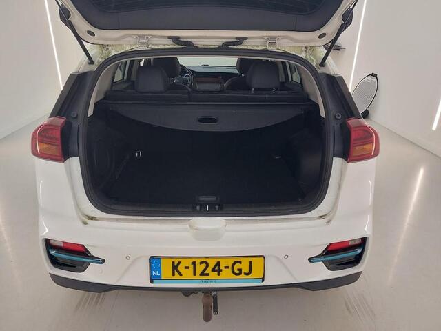 KIA e-Niro EXECUTIVELINE 64 KWH I 3-FASE LADEN I 100% SOH I TREKHAAK I LEDEREN BEKLEDING