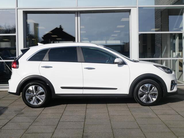 KIA e-Niro DynamicPlusLine 64 kWh | Schuif/kantel dak | Adaptief | Stoel/stuurverwarming | Navi | Camera |