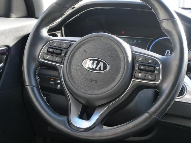 KIA e-Niro DynamicPlusLine 64 kWh | Schuif/kantel dak | Adaptief | Stoel/stuurverwarming | Navi | Camera |