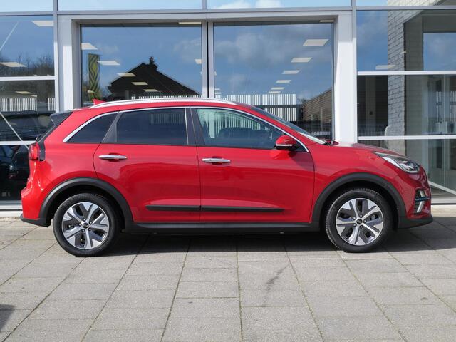 KIA e-Niro DynamicPlusLine 64 kWh | Schuif/kantel dak | Adaptief | Stoel/stuurverwarming | Navi | Camera |