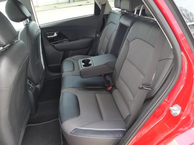 KIA e-Niro DynamicPlusLine 64 kWh | Schuif/kantel dak | Adaptief | Stoel/stuurverwarming | Navi | Camera |