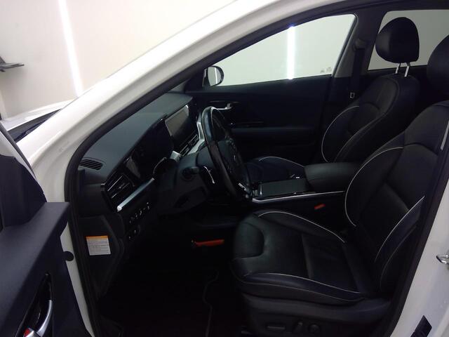 KIA e-Niro ExecutiveLine 64 kWh | Panoramadak | SOH 100% | Cruise control ad. | Apple Carplay/Android | Led | Climate