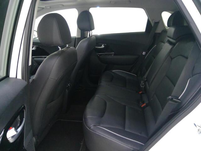 KIA e-Niro ExecutiveLine 64 kWh | Panoramadak | SOH 100% | Cruise control ad. | Apple Carplay/Android | Led | Climate