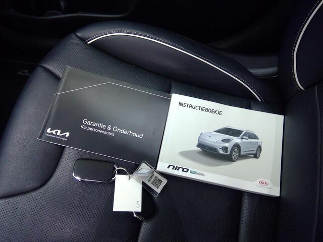 KIA e-Niro ExecutiveLine 64 kWh | Panoramadak | SOH 100% | Cruise control ad. | Apple Carplay/Android | Led | Climate