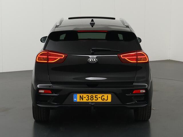 KIA e-Niro DynamicPlusLine 64 kWh | Trekhaak | Panoramadak | Stoel/Stuurwielverwarming | Adaptieve Cruise Control | Keyless Go | LED Koplampen |