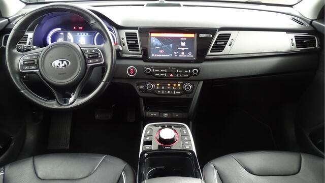 KIA e-Niro ExecutiveLine 64 kWh Leder privacyglas, keyless entry, stoelverw en vent, climat contr, JBL installatie, elec verstelbare stoel met geheugen, line ass, Trc, stuurverw, add cruise contr, inhaaldet
