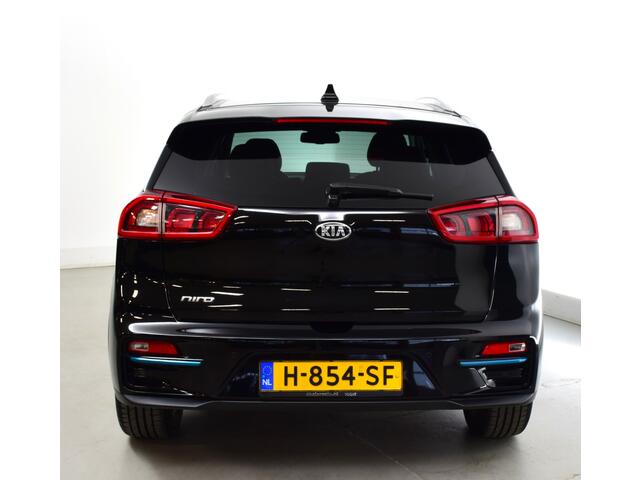 KIA e-Niro ExecutiveLine 64 kWh Leder privacyglas, keyless entry, stoelverw en vent, climat contr, JBL installatie, elec verstelbare stoel met geheugen, line ass, Trc, stuurverw, add cruise contr, inhaaldet
