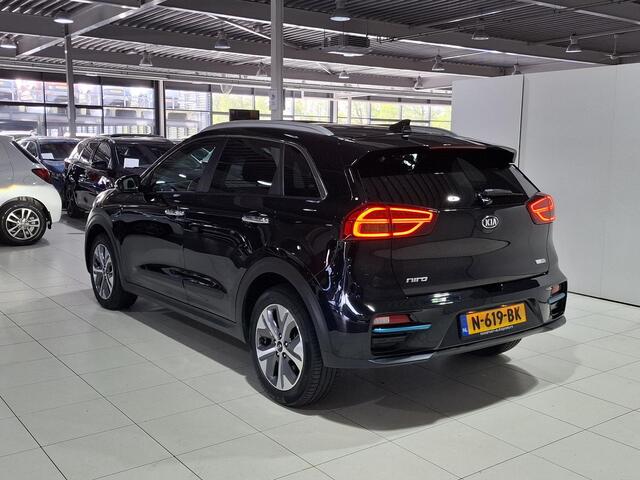KIA e-Niro ExecutiveLine 64 kWh SOH 100% Stoel en Stuur verwarming, Schuif kantel dak, Apple Carplay/Android Auto.