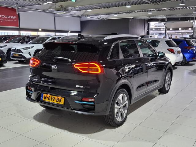 KIA e-Niro ExecutiveLine 64 kWh SOH 100% Stoel en Stuur verwarming, Schuif kantel dak, Apple Carplay/Android Auto.