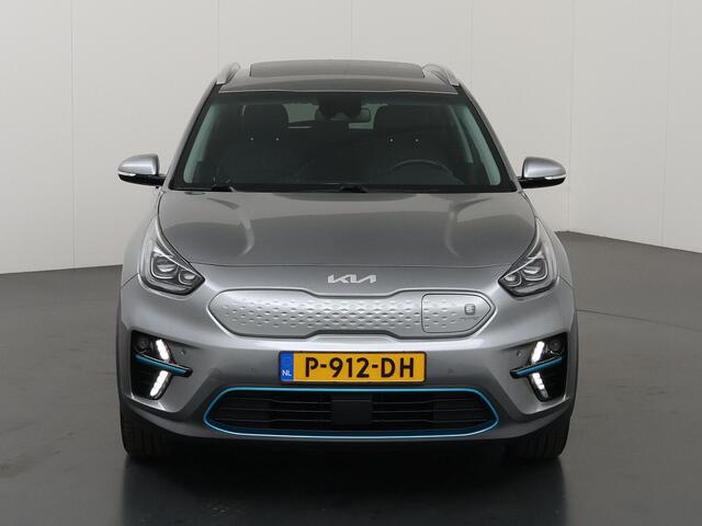 KIA e-Niro ExecutiveLine 64 kWh | Schuif/Kanteldak | Lederen Interieur | Ele,verstelbare stoelen | Apple CarPlay/Android Auto | Camera | DAB | Stoelverwarming/Koeling | Stuurverwarming | Adaptieve Cruise Control |