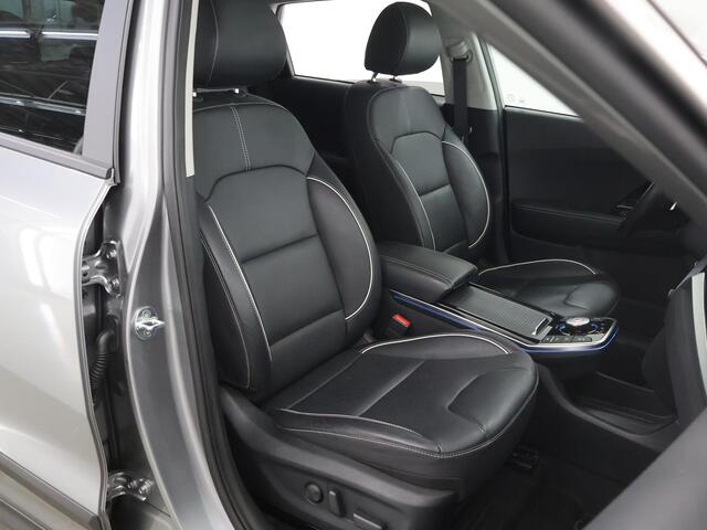 KIA e-Niro ExecutiveLine 64 kWh | Schuif/Kanteldak | Lederen Interieur | Ele,verstelbare stoelen | Apple CarPlay/Android Auto | Camera | DAB | Stoelverwarming/Koeling | Stuurverwarming | Adaptieve Cruise Control |
