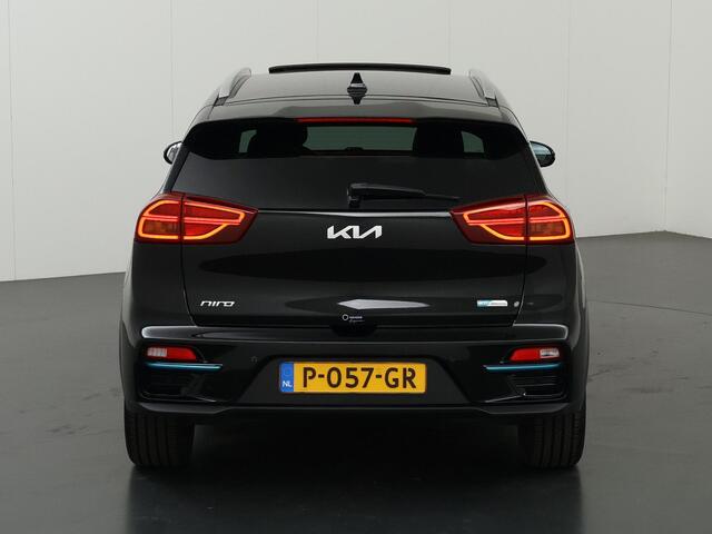 KIA e-Niro ExecutiveLine 64 kWh | Schuif/Kanteldak | Lederen Interieur | Ele,verstelbare stoelen | Apple CarPlay/Android Auto | Camera | DAB | Stoelverwarming/Koeling | Stuurverwarming | Adaptieve Cruise Control |