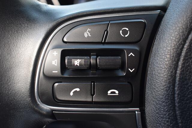 KIA e-Niro DynamicPlusLine 64 kWh | Schuif/Kantel dak | Navigatie | Adaptieve cruise Control | Tot 10Jr. Kia-Garantie |