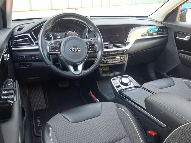 KIA e-Niro DynamicPlusLine 64 kWh | SOH: 94,7% | Schuifdak | Trekhaak | LED | Adaptive CC | Navi | Climate | Leder-Stof |