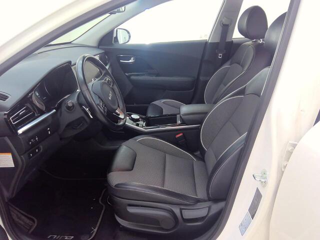 KIA e-Niro DynamicLine 64 kWh | Apple Carplay/Android | Warmtepomp | 100% SOH | Cruise control adaptie | Navi