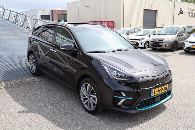 KIA e-Niro DynamicPlusLine 64 kWh Dealeronderhouden! Achteruitrijcamera/Apple carplay/Adaptieve cruise control/Lane assist/Stoelverwarming/Stuurverwarming/DAB/Navigatie 2E PINKSTERDAG GEOPEND VAN 12:00 TOT 17:00 (ROTTERDAM&HELLEVOETSLUIS)