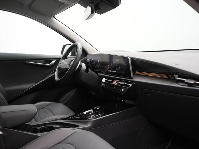 KIA e-Niro EV DynamicPlusLine 64.8 kWh 204pk | Panodak | Head Up | Adaptive Cruise | Camera | Lederen Sportstoelen & Stuur Verwarmd | Keyless | Blis | Sfeerverlichting | Apple Carplay | Navigatie | DAB |
