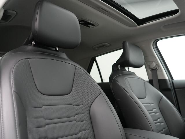 KIA e-Niro EV DynamicPlusLine 64.8 kWh 204pk | Panodak | Head Up | Adaptive Cruise | Camera | Lederen Sportstoelen & Stuur Verwarmd | Keyless | Blis | Sfeerverlichting | Apple Carplay | Navigatie | DAB |