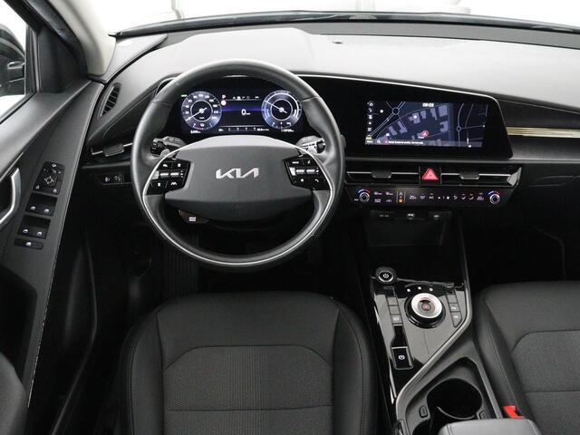 KIA e-Niro EV DynamicLine 64.8 kWh | Adaptive cruise | Half leder | Carplay | Full LED | Keyless | Sfeerverlichting | File Assistent | Camera | Navigatie | Parkeerhulp | Climate control