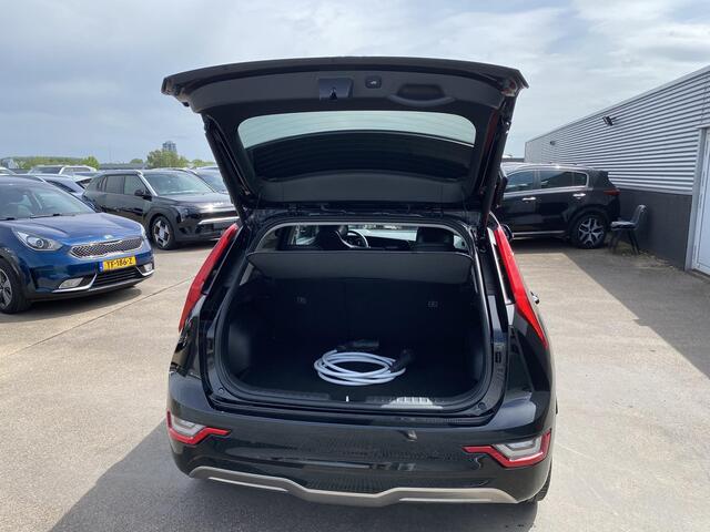 KIA e-Niro EV ExecutiveLine 64.8 kWh Nieuw geleverd en dealeronderhouden, 1e eign. Vol luxe! Schuif/kanteldak, Leder, Dodehoekdetectie, Stoelkoeling + verwarming