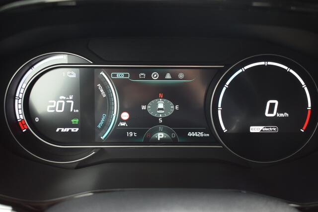 KIA e-Niro ExecutiveLine 64 kWh | Stoelventilatie | Kantel-/ Schuifdak | Memory | Dodehoek Detectie | Tot 10 Jr. Kia-Garantie |