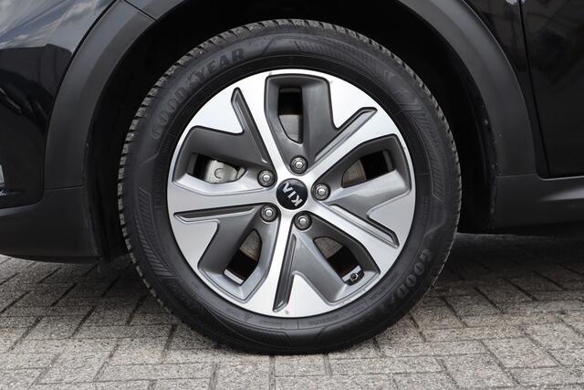 KIA e-Niro ExecutiveLine 64 kWh 100% SOH Panoramadak ! Adaptieve cruise control/Stoelverwarming+Verkoeling/Stuurverwarming/Memory seats/JBL Sound/Achteruitrijcamera/Climate control/Apple carplay |Lane assist