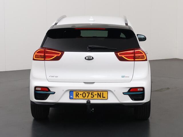 KIA e-Niro ExecutiveLine Editon 64 kWh | Trekhaak | Cruise Control Adaptief | JBL Sound | Leder | Stoel / Stuurverwarming | Led Koplampen | Navigatie |