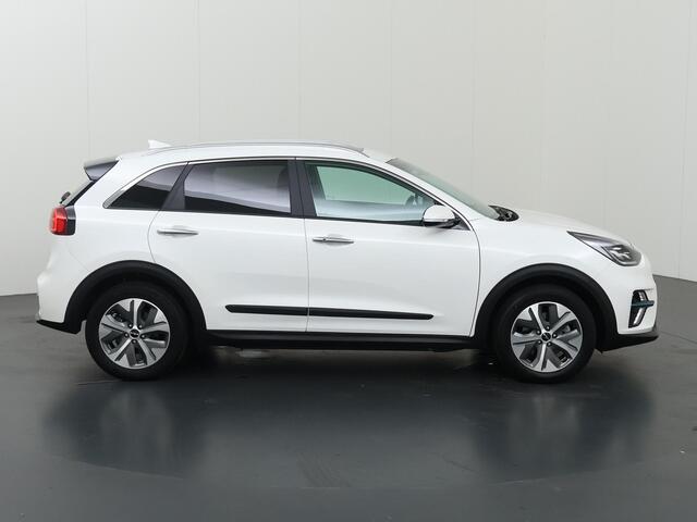 KIA e-Niro DynamicPlusLine 64 kWh | Trekhaak | Panoramadak | Stoel/Stuurwielverwarming | Adaptieve Cruise Control | Keyless Go | LED Koplampen |