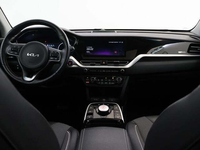 KIA e-Niro DynamicPlusLine 64 kWh | Trekhaak | Panoramadak | Stoel/Stuurwielverwarming | Adaptieve Cruise Control | Keyless Go | LED Koplampen |