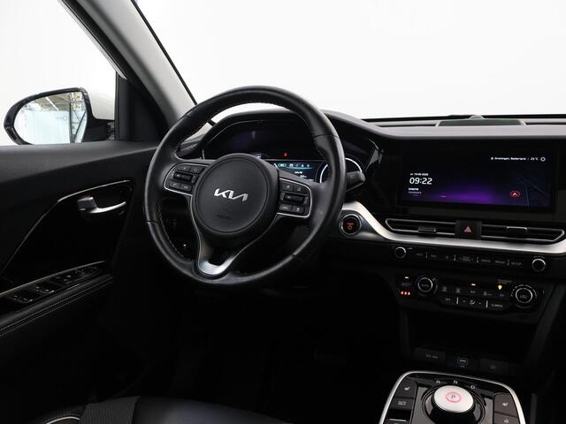 KIA e-Niro DynamicPlusLine 64 kWh | Trekhaak | Panoramadak | Stoel/Stuurwielverwarming | Adaptieve Cruise Control | Keyless Go | LED Koplampen |
