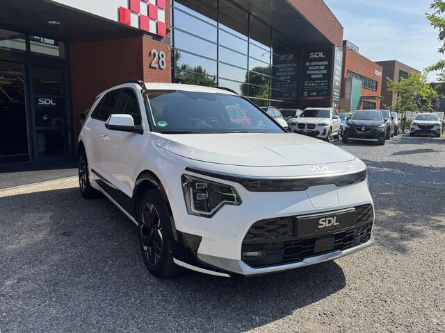 KIA e-Niro EV Edition Advanced 64.8 kWh // NAVI // LEDER // CAMERA // TREKHAAK // ELEK. STOEL // ADAPTIVE CRUISE // STOEL + STUUR VERWARMING // CLIMA //