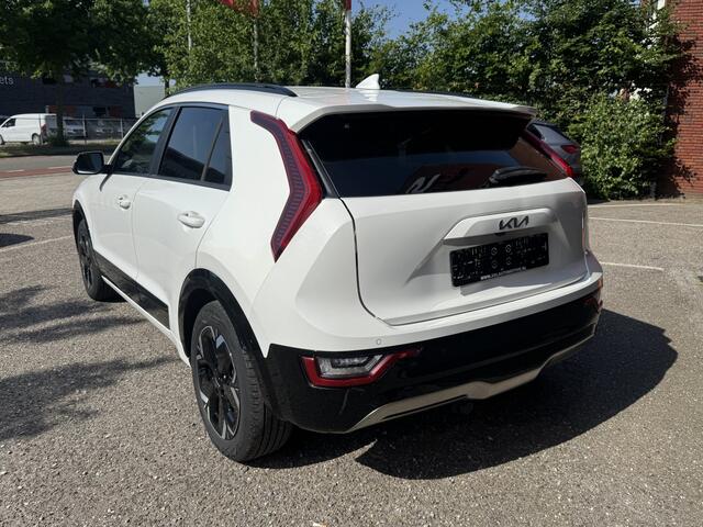 KIA e-Niro EV Edition Advanced 64.8 kWh // NAVI // LEDER // CAMERA // TREKHAAK // ELEK. STOEL // ADAPTIVE CRUISE // STOEL + STUUR VERWARMING // CLIMA //