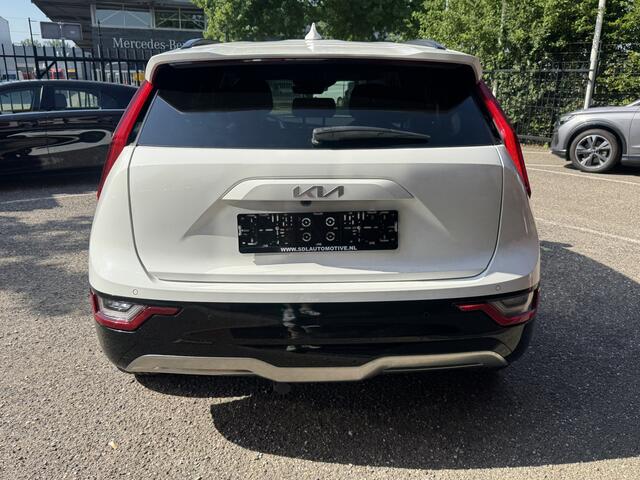 KIA e-Niro EV Edition Advanced 64.8 kWh // NAVI // LEDER // CAMERA // TREKHAAK // ELEK. STOEL // ADAPTIVE CRUISE // STOEL + STUUR VERWARMING // CLIMA //