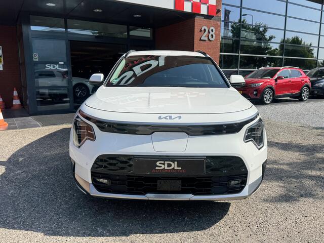 KIA e-Niro EV Edition Advanced 64.8 kWh // NAVI // LEDER // CAMERA // TREKHAAK // ELEK. STOEL // ADAPTIVE CRUISE // STOEL + STUUR VERWARMING // CLIMA //