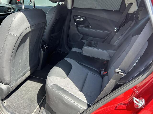 KIA e-Niro DynamicPlusLine 64 kWh / SOH 100% / All Season Banden / Trekhaak Afneembaar / Climate Control / Navigatie /