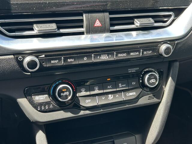 KIA e-Niro DynamicPlusLine 64 kWh / SOH 100% / All Season Banden / Trekhaak Afneembaar / Climate Control / Navigatie /