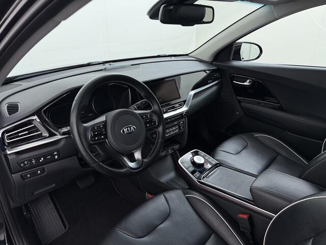 KIA e-Niro ExecutiveLine 64kWh Warmtepomp Leder+Verwarmd+Geventileerd JBL®-Audio Adap.Cruise Elek.Stoel+Memory Stuur+Achterbankverwarming Navi Camera Pdc SOH 100% Apple Carplay/Android Auto Keyless Privacy Glas Led Lmv Isofix Lane Assist VESS DAB Origineel Nederland
